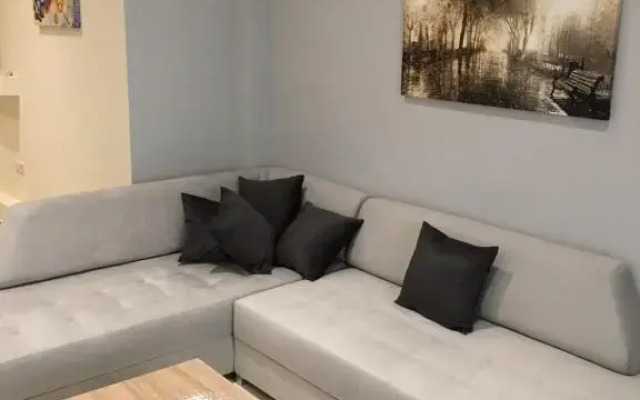 Acropolis brand new 1min from metro!