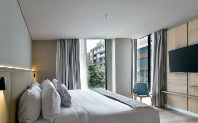 w Stunning 1BR w/ Radiant Deco in Unicentro