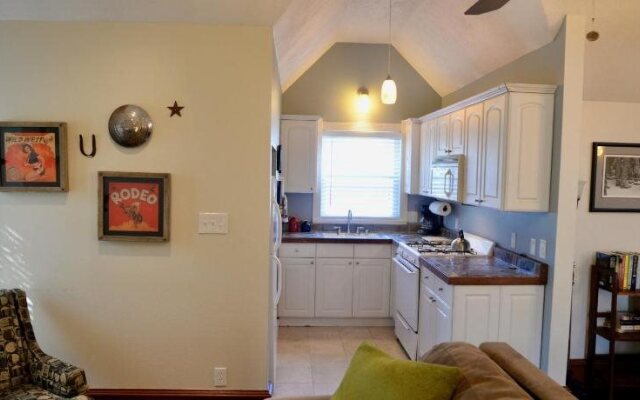 Brava House Bed and Breakfast