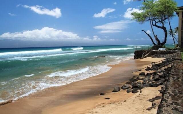 Pikake #a6 2 Bedroom Condo by RedAwning