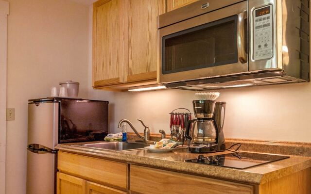 Glen Cove Inn & Suites
