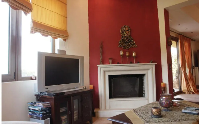 Beautiful Home in Finikia With Wifi and 3 Bedrooms