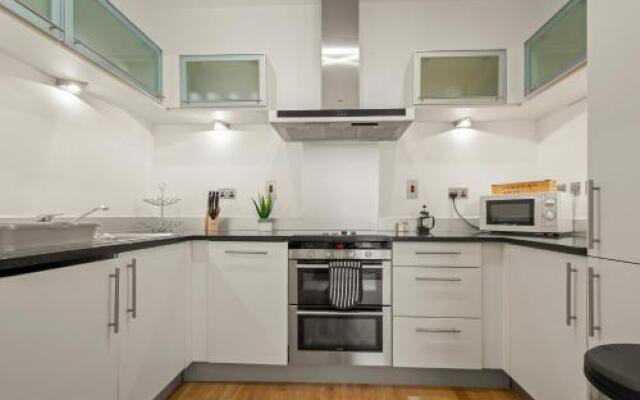 Oyo Home 137 Discovery Dock