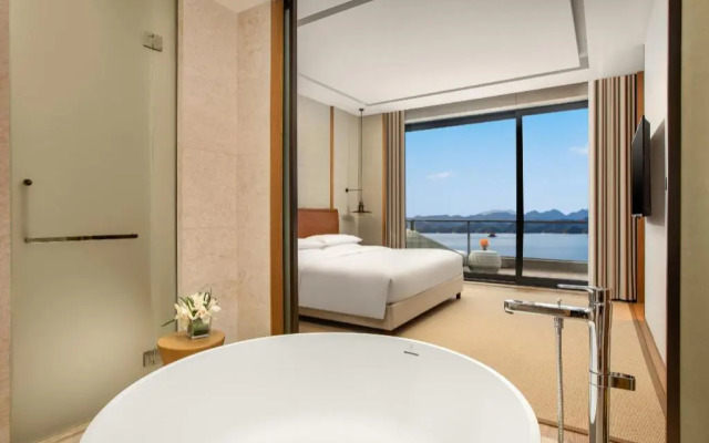 voco Thousand Island Lake by IHG