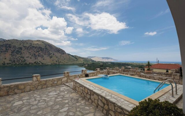 Linda's Villa In Unrivalled Position in Kournas - Amazing View!