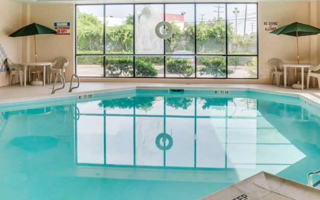Econo Lodge Naval Station Norfolk