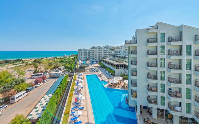 Royal Atlantis Spa & Resort
