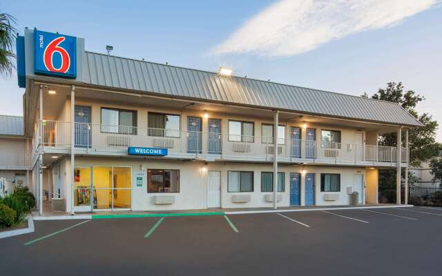 Motel 6 Woodland, CA – Sacramento Airport