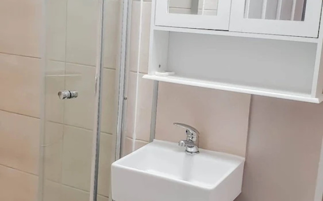 Room in Guest Room - Cosy Double Private Bedroom 2-3