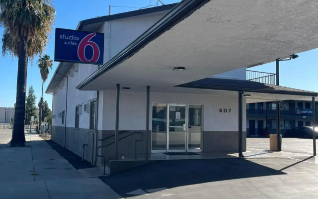 Studio 6 Suites – San Bernardino, CA