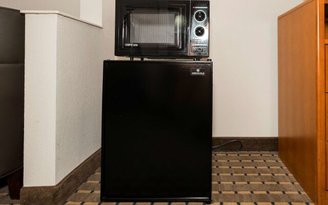 Red Roof Inn & Suites Newnan