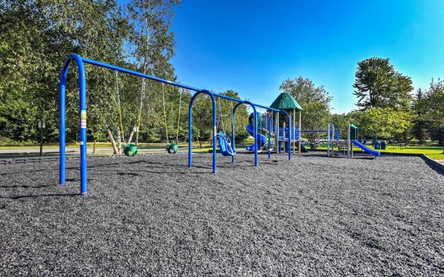 Arrowhead Lake Amenities: Quaint Home w/ Fireplace