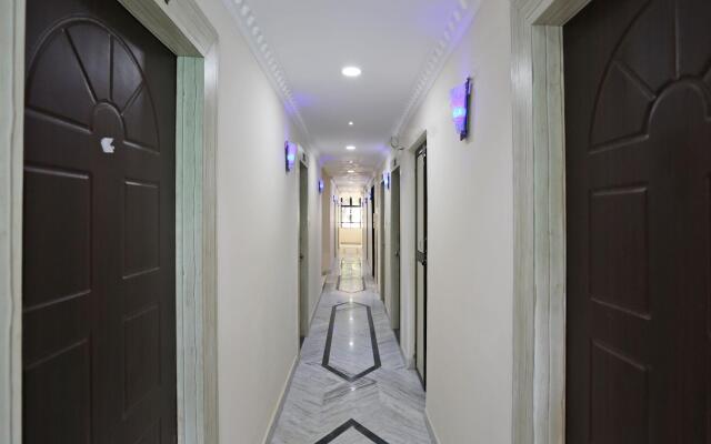 OYO Flagship 9964 Hotel Shine