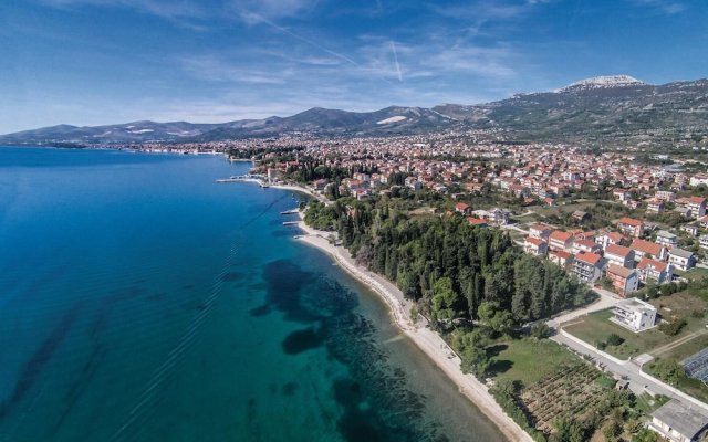 Beautiful Home in Kastel Luksic With Wifi and 1 Bedrooms