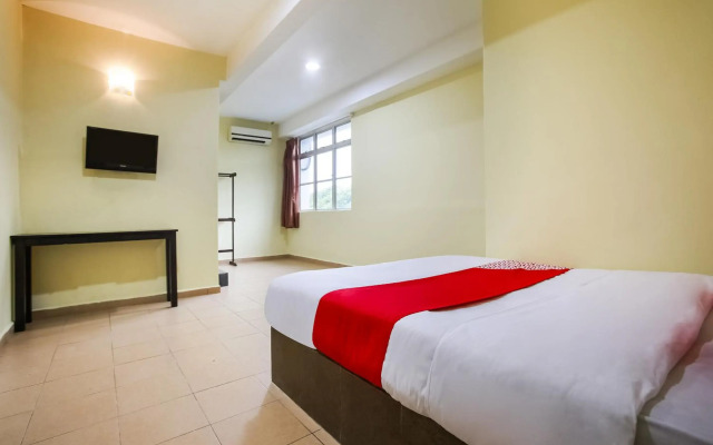 OYO 89585 Hotel Happy Inn