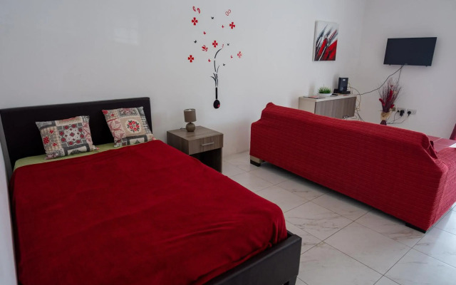 Seafront apartment between Valletta and Sliema