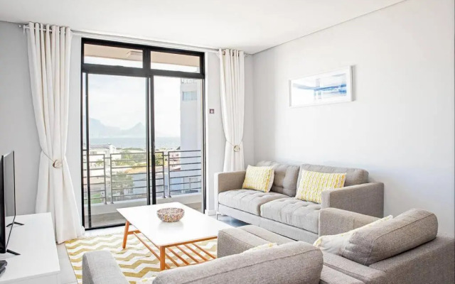 Beachfront 2 bedroom with swimming pool, Blouberg