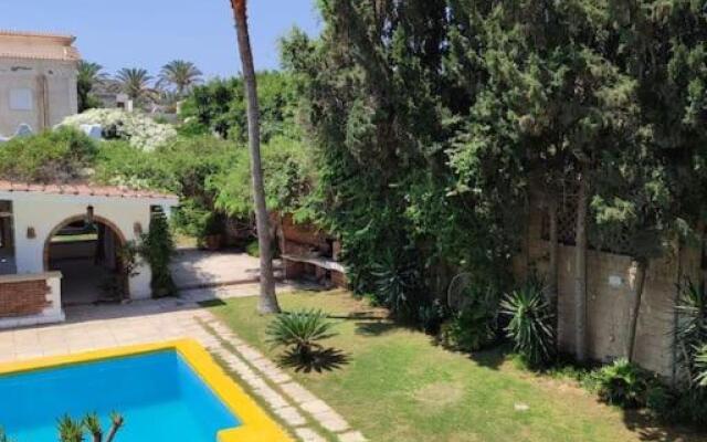 Lovely spacious five bedroom villa with a pool