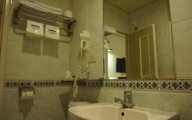 Riverside Hotel