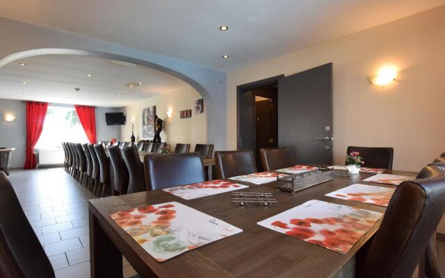 Pleasant Holiday Home with Sauna and Jacuzzi in Courtil