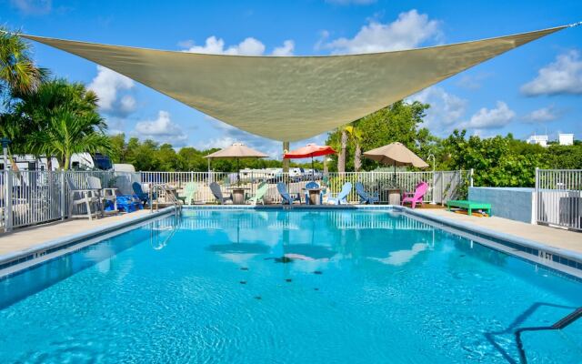 Aqua Lodge Rentals At Coconut Cay