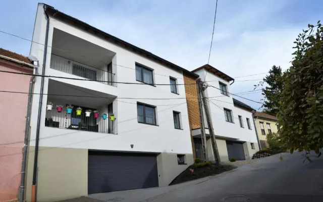 One Luxury Suites Eger