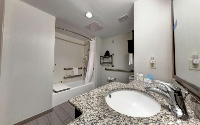 Hampton Inn Neptune/Wall