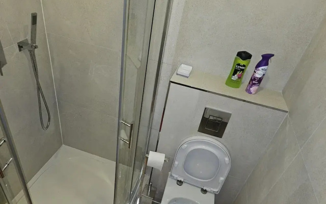 1 Bed Flat - Sleeps 2 - Parking - Garden