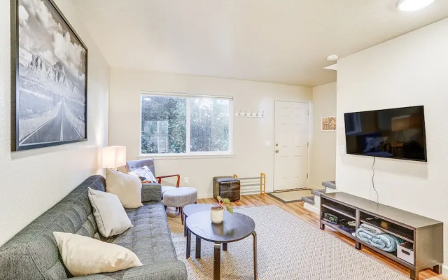 Airy Fortuna Apartment With Deck!