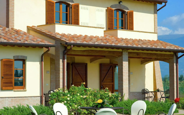 Villa in Cannara With Pool Near Assisi