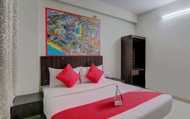 OYO 11916 Varcity Plaza