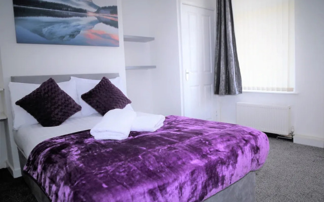 Thornes Road House by Serviced Rooms Ltd