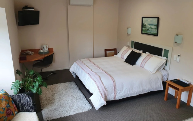 Headlands Hotel – Guest Rooms – Opunake
