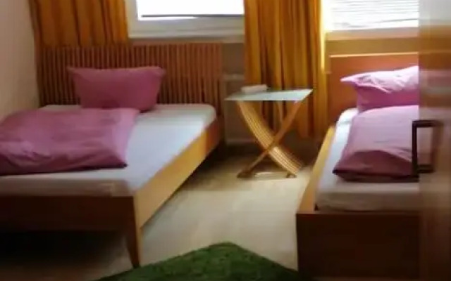 Düsseldorf Center Apartments