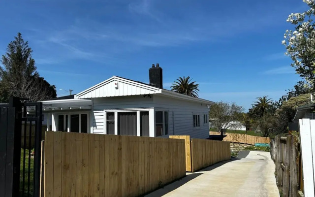 Spacious 2BR Home in the Suburbs