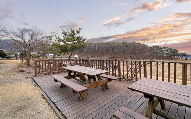 Ganghwa Nadeulgilheulgjib