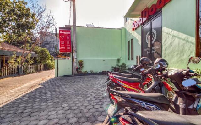 RedDoorz near Jogja National Museum