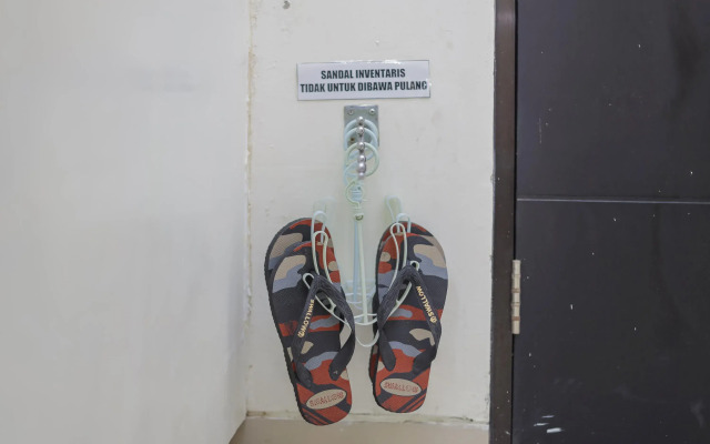 RedDoorz Plus @ K23 Rungkut Madya