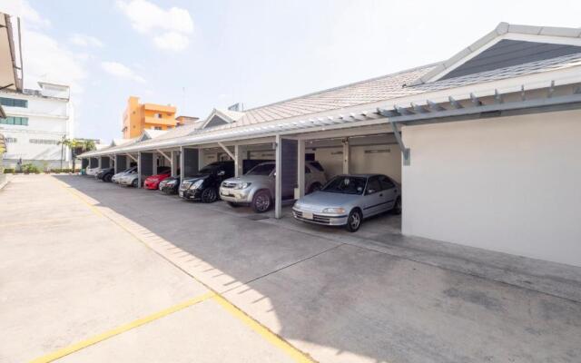 OYO 75382 Chonburi Hotel