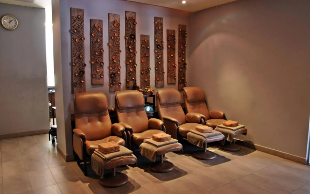 Iyara Beach Hotel & Plaza