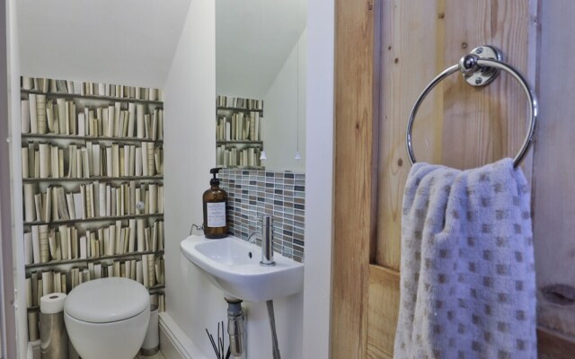 Superb Period Townhouse in Historic Uphill Lincoln