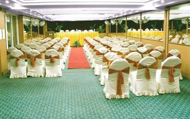 OYO 18814 Hotel Maya International