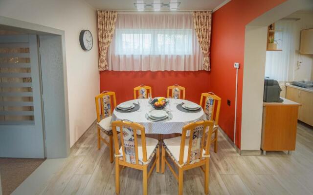 Zsuzsi Apartman
