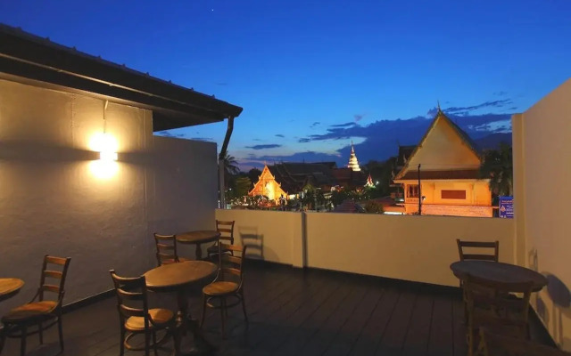 99 The Gallery Hotel