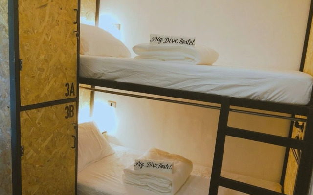 Pig Dive Hostel