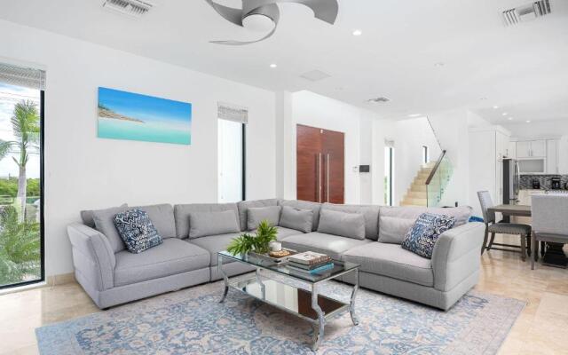 Spectacular Villa- Private Pool, Luxurious Extras