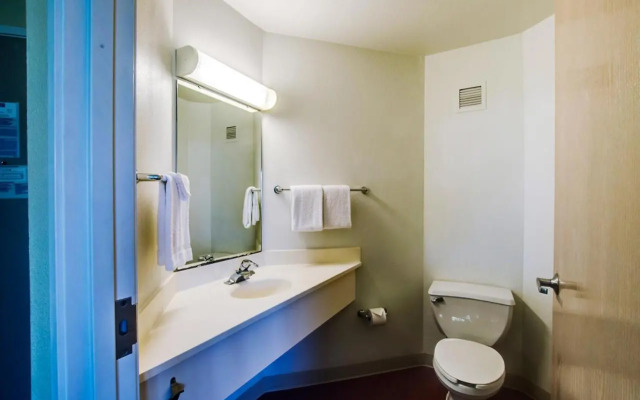 Motel 6 Charlotte 1417