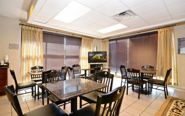 Quality Inn Airport I-240
