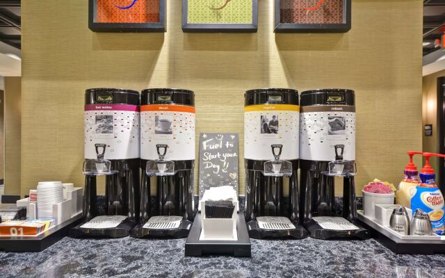 Hampton Inn & Suites Detroit/Warren