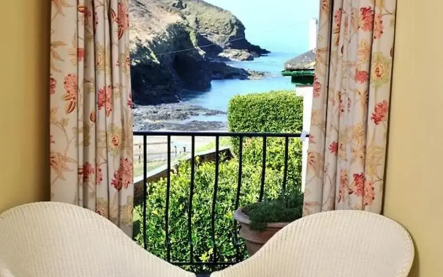 Port Gaverne Hotel